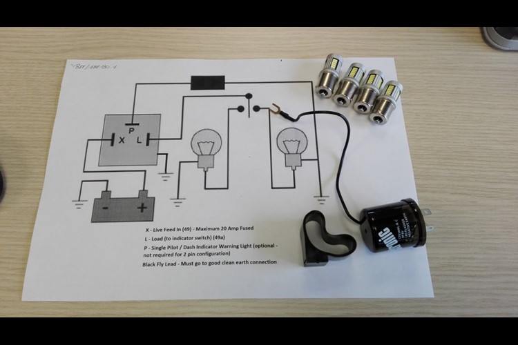 Kit de 4 LEDs clignoteurs avec relais (complet) 6 Volts