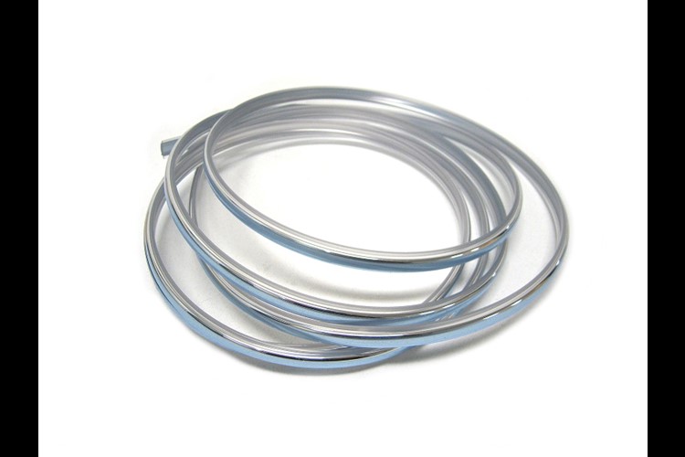 WINDSHIELD SEAL RUBBER CHROME
