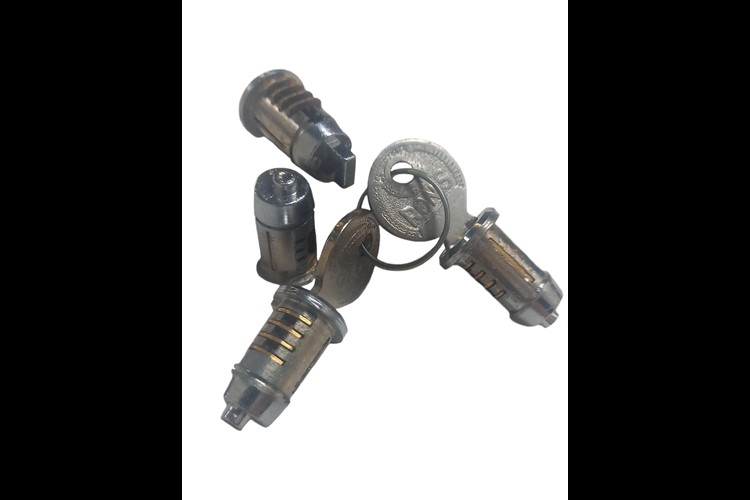 set of lock barrels with 2 keys:(4pcs) 2 doors, contact and rear boot